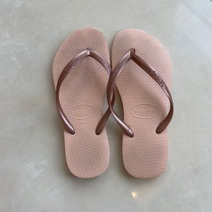 Girls’ Havaiana Slim Flip Flops Rose Gold-Size 33/34 (3/4 US)